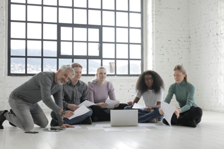 Focus Groups vs. Online Surveys — The Pay Gap Is Massive - Featured image