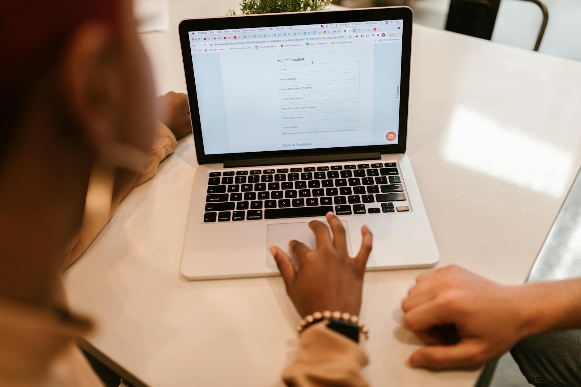 How Do Respondent and User Interviews Compare on Hourly Rates?
