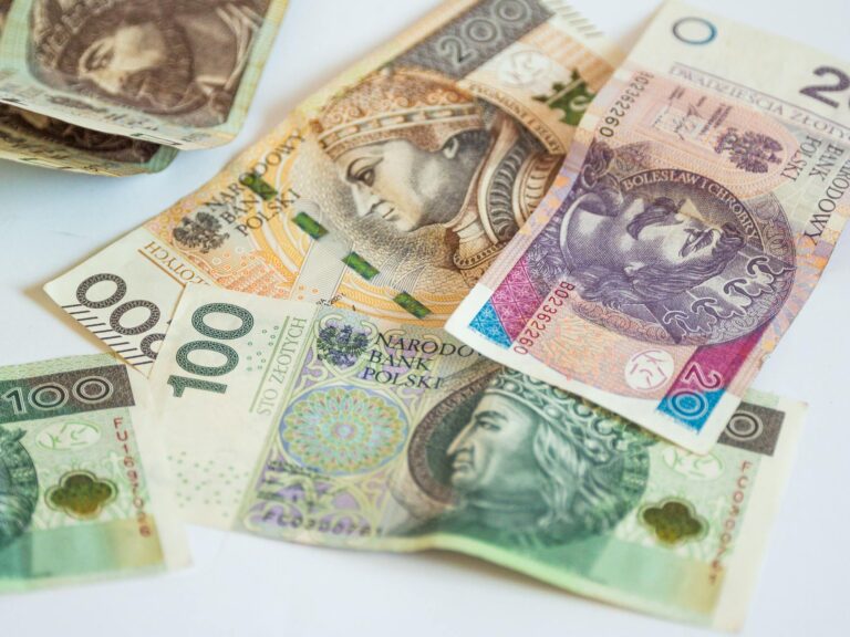 Focus Groups for Bank Tellers and Loan Officers — $100-$300 Fintech Studies - Featured image