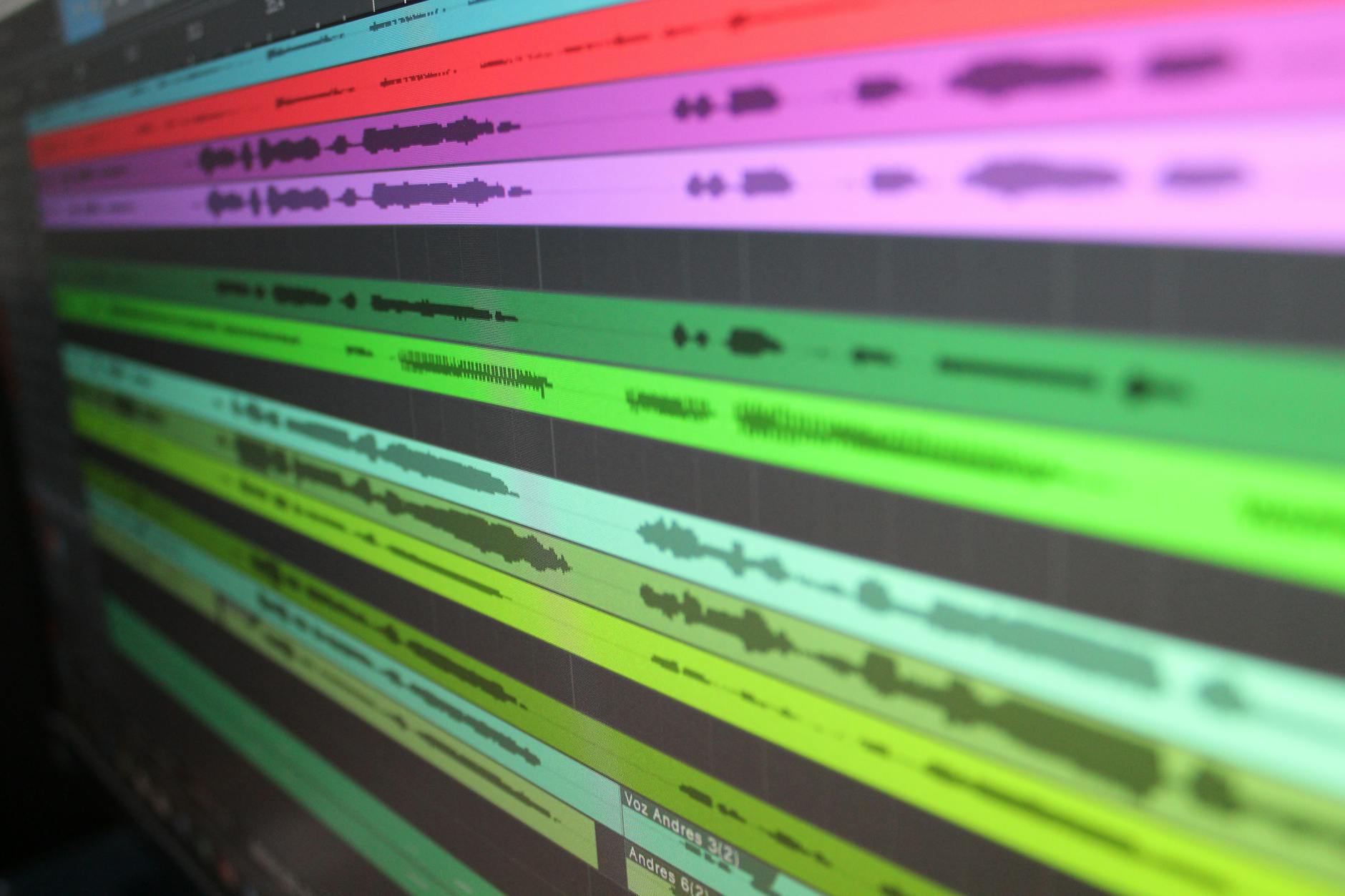 Why Do Creative Software Studies Pay $100-$300 for Graphic Designers?