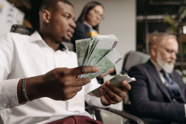 Need Cash This Week? Focus Groups Paying $100-$300 With Immediate Openings - Featured image