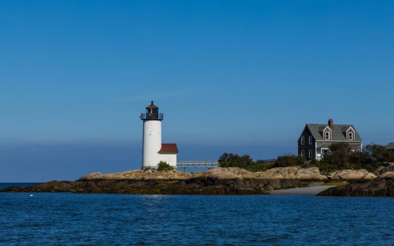 New England homeowners express satisfaction despite steep housing cost burdens - Featured image