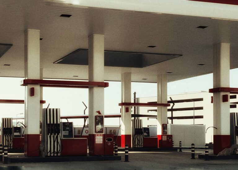 Rising Fuel Costs Pressure Consumers While Economic Confidence Stays Strong - Featured image
