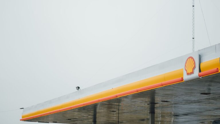 Surging fuel expenses devastate finances for 67% of U.S. households - Featured image